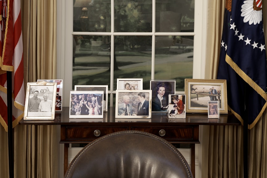 Photographs in the oval office